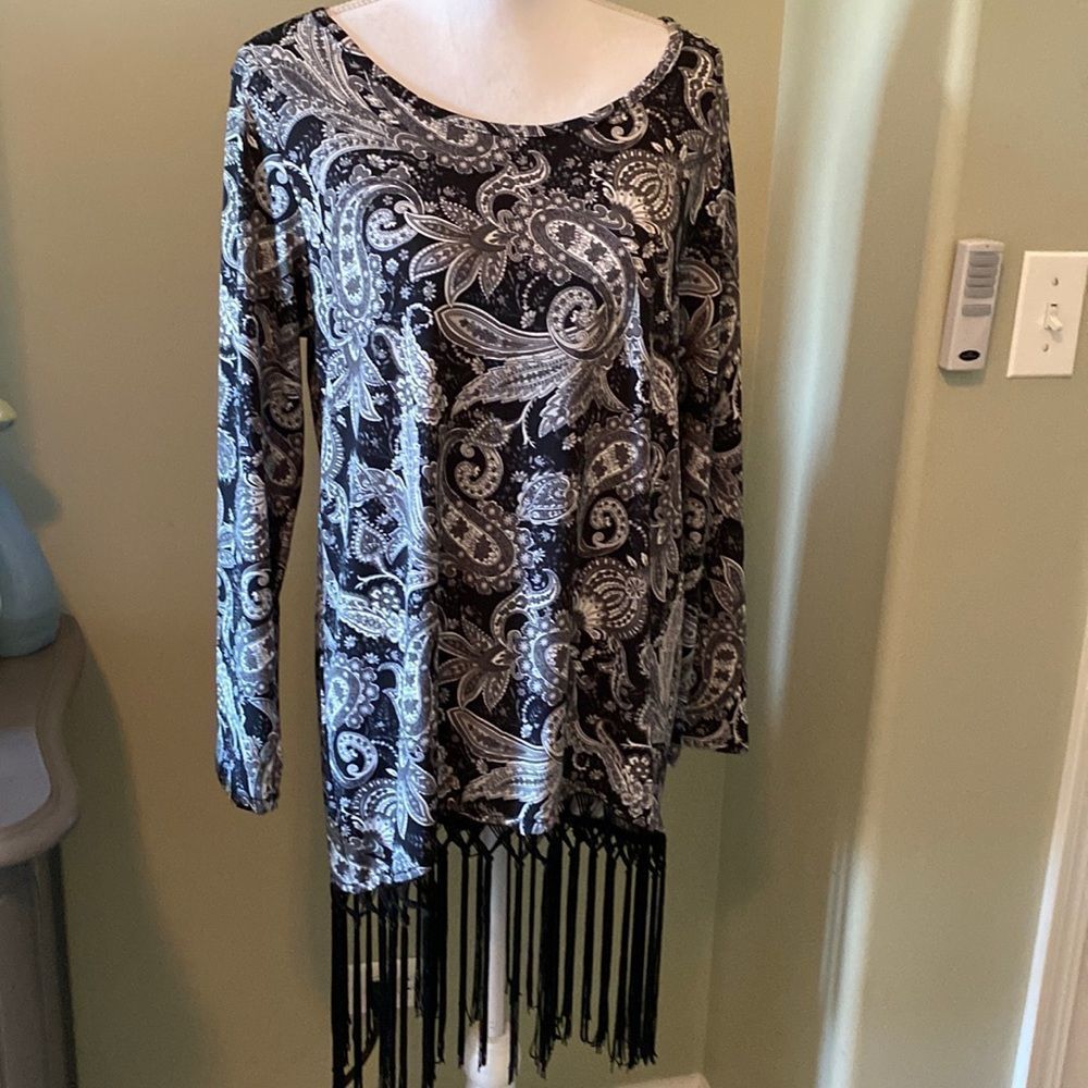 Ivory Love Paisley Black/Grey Top with Fringe Bottom L